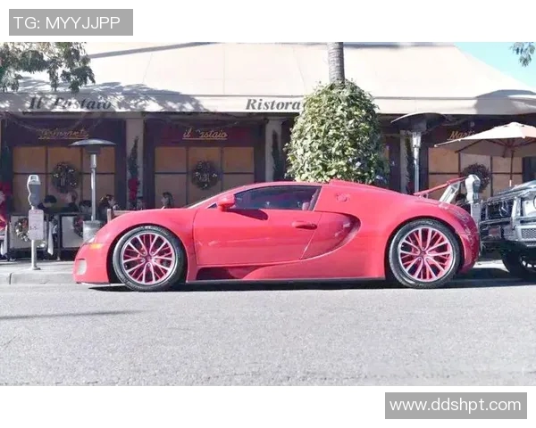 足球明星的奢华生活揭秘豪车飞机伴随的荣耀与挑战