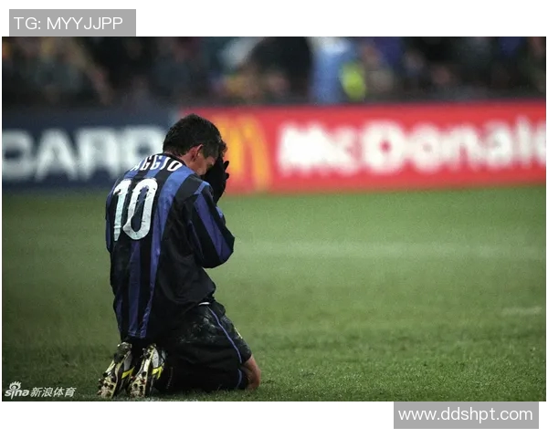 足球明星眼神忧郁的背后故事揭示了他们内心的挣扎与追求梦想的艰辛旅程